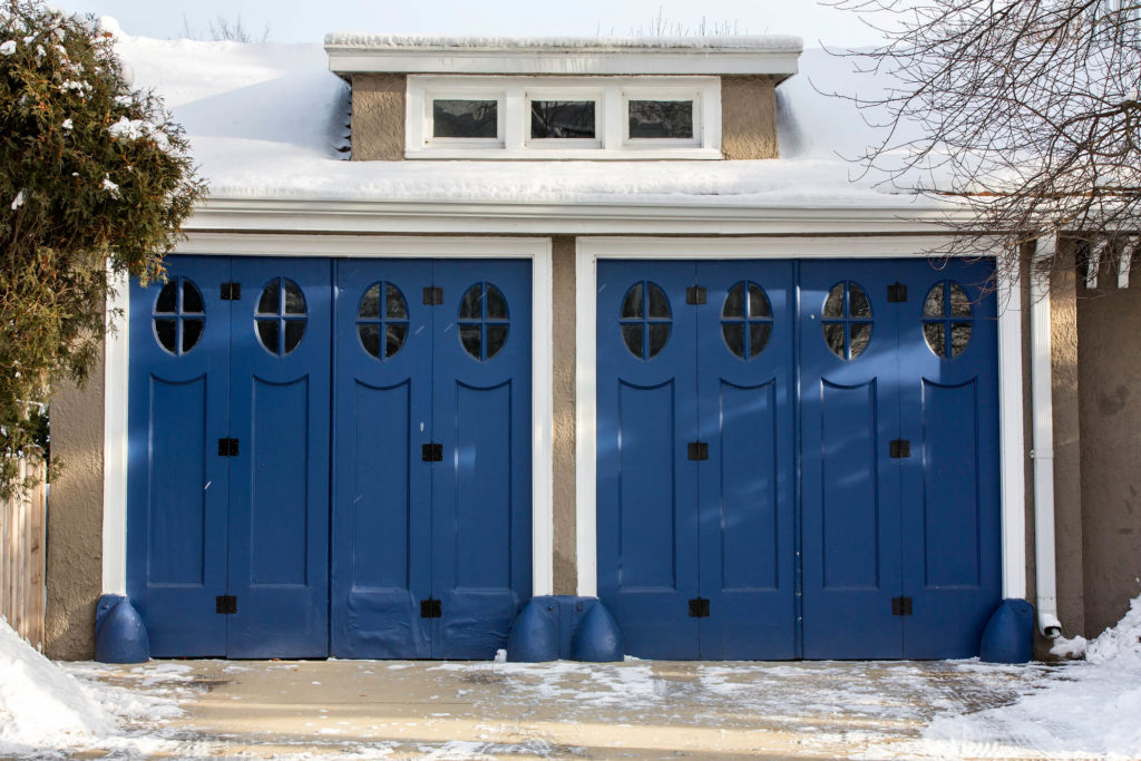 residential garage doors manufacturers